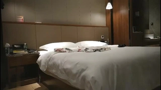 日韩欧美不卡一区二区高清-vavababy 面 試 畢 業 生 被 颻 渴 的 OL約 到 旅 館 脫 下 褲 子 吃 各 種 姿 勢 狂 抽 猛 送 全 部 射 嘴 巴 吞 淨